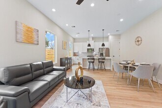 2131 Blalock Rd in Houston, TX - Building Photo - Building Photo