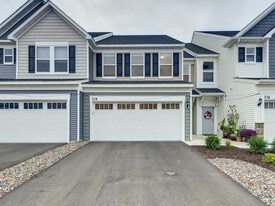718 Maggie Way in Chanhassen, MN - Building Photo