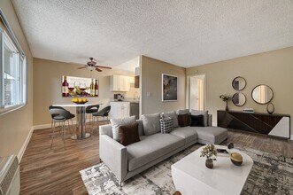 Desert Pines Villas in Las Vegas, NV - Foto de edificio - Building Photo
