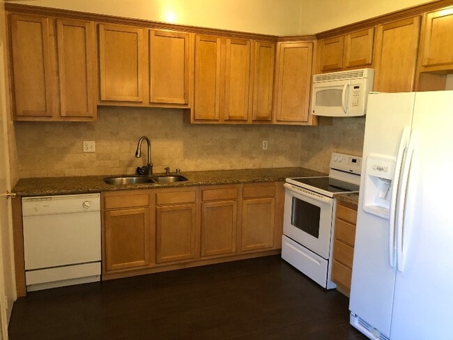 26042 Serrano Ct in Lake Forest, CA - Foto de edificio - Building Photo