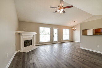 1801 Cherry Creek Dr in Southaven, MS - Building Photo - Building Photo