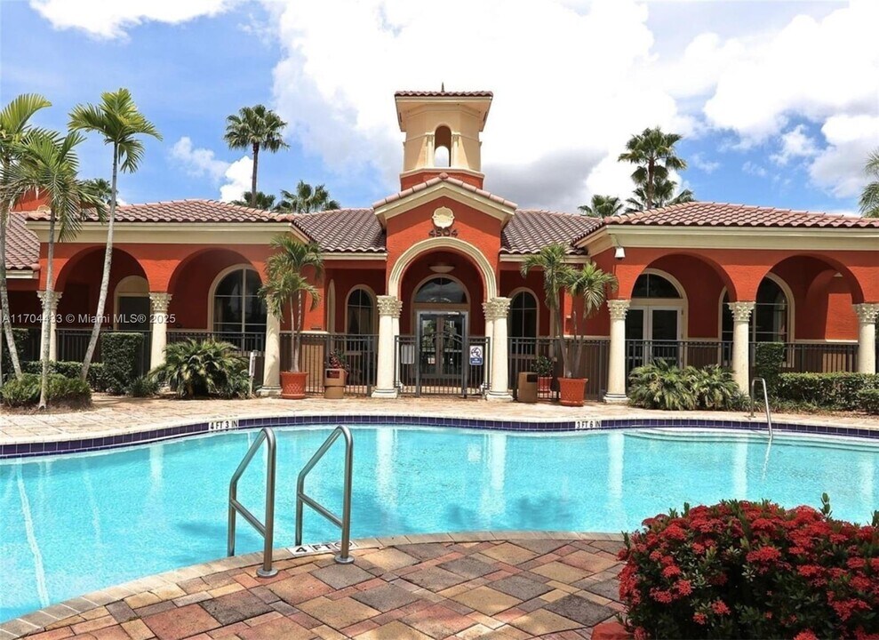 4702 SW 160th Ave in Miramar, FL - Building Photo