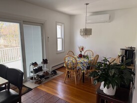 141 Raymond Rd in West Hartford, CT - Building Photo