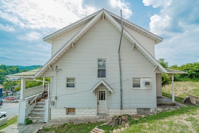 713 Price St in Morgantown, WV - Building Photo - Building Photo