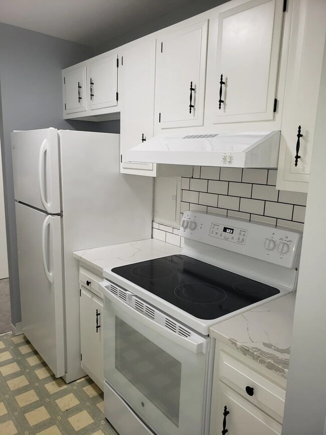 property at 1675 Cedarwood Dr