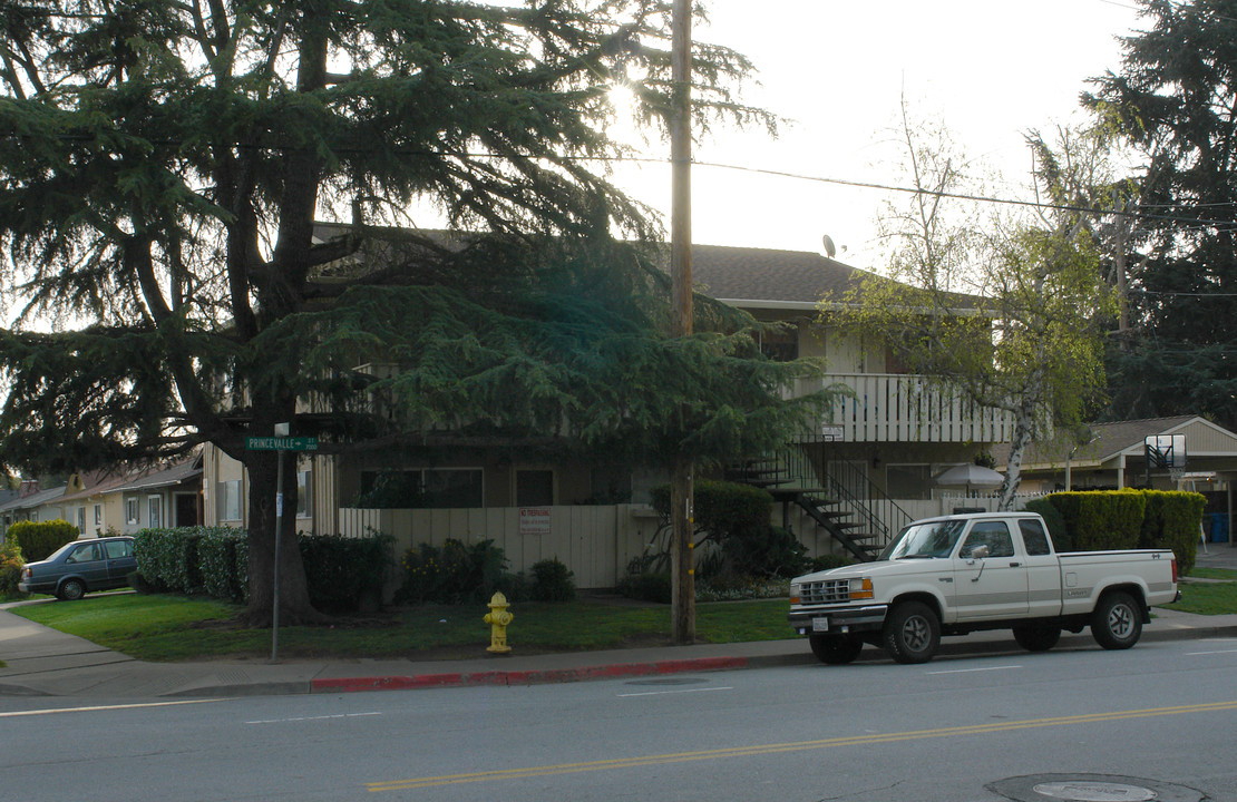 7060 Princevalle St in Gilroy, CA - Building Photo