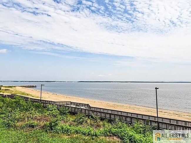 280 Shoreland Cir in Old Bridge, NJ - Building Photo - Building Photo