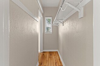 1324 N Peterson Ave, Unit 09 in Long Beach, CA - Building Photo - Building Photo