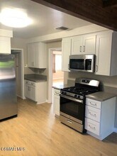 22643 Collins St in Los Angeles, CA - Building Photo - Building Photo