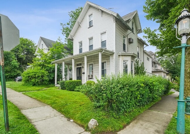 102 2nd St in South Orange, NJ - Building Photo - Building Photo