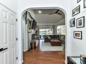 6915 Pleasant Dr in Charlotte, NC - Foto de edificio - Building Photo