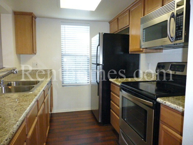 14936 Avenida Venusto in San Diego, CA - Building Photo - Building Photo