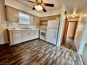 1690 Liberty Dr in Akron, OH - Building Photo - Building Photo