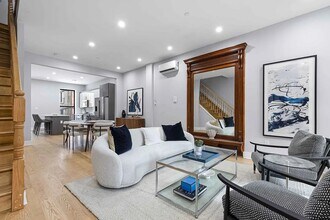 307 W 136th St in New York, NY - Foto de edificio - Building Photo