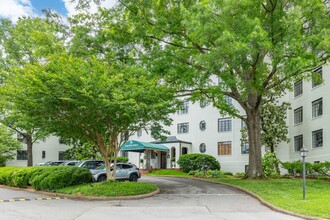 Royal Oaks Tower in Nashville, TN - Building Photo - Building Photo