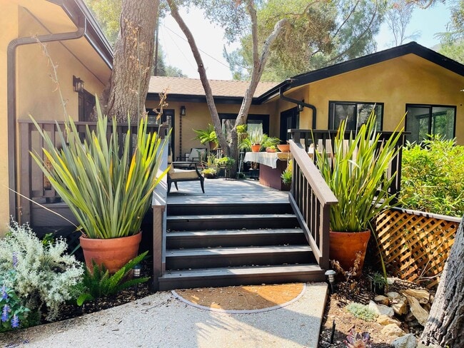 property at 932 Old Topanga Canyon Rd