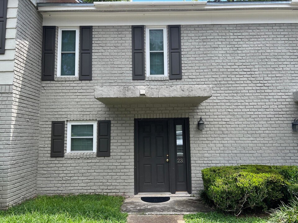 1625 Centerville Rd in Tallahassee, FL - Foto de edificio