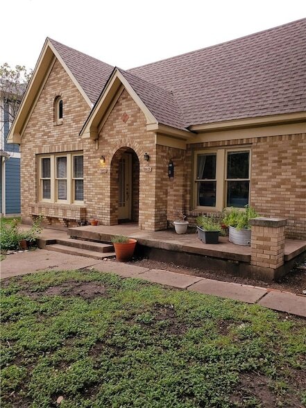 5813 Llano Ave in Dallas, TX - Foto de edificio