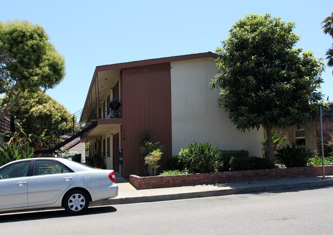 218 Chicago Ave in Huntington Beach, CA - Foto de edificio - Building Photo