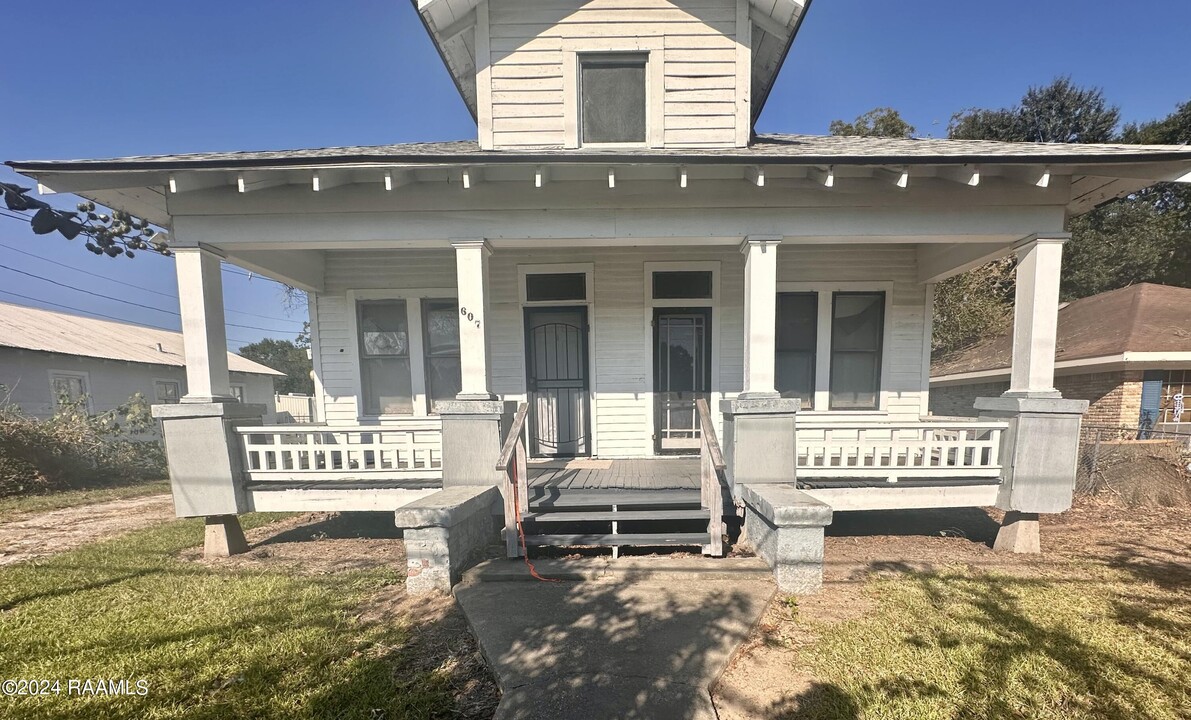 607 Surrey St in Lafayette, LA - Building Photo