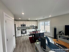 210 Old Colony Ave, Unit 301 in Boston, MA - Building Photo - Building Photo