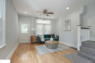 217 Shurs Ln in Philadelphia, PA - Foto de edificio - Building Photo