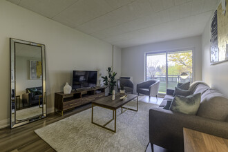 Silvercreek Parkway in Guelph, ON - Building Photo - Interior Photo