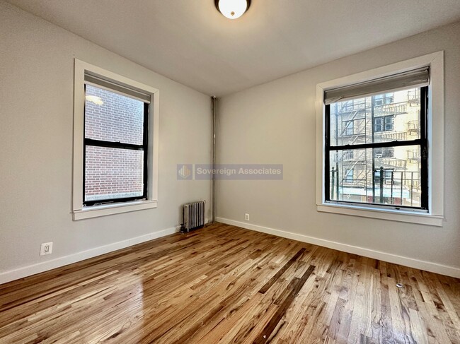 87 Post Ave in New York, NY - Building Photo - Building Photo