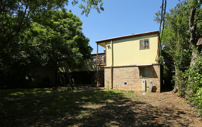 Studios On South 1st in Austin, TX - Foto de edificio - Building Photo