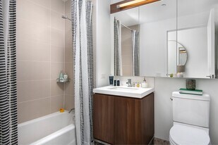 162 N Clark St in Chicago, IL - Building Photo