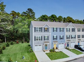 1001 Cyprus Ct in Forked River, NJ - Building Photo