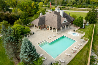 The Fairways at Woodfield in Grand Blanc, MI - Foto de edificio - Building Photo