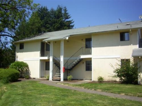 Orchard Court in Keizer, OR - Building Photo