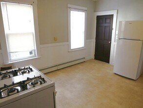 17 Bristol St, Unit #1 in East Cambridge, MA - Building Photo - Building Photo