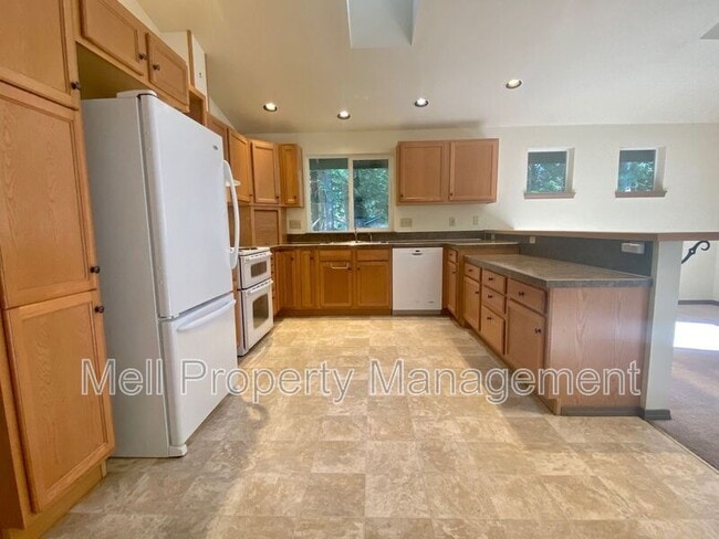672 East Portage Road in Shelton, WA - Building Photo - Building Photo