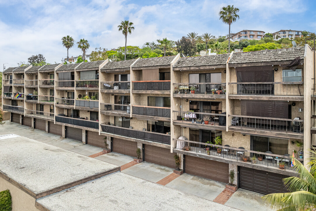 Catalina View in Signal Hill, CA - Building Photo