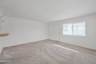 700 W University Dr in Tempe, AZ - Building Photo - Building Photo