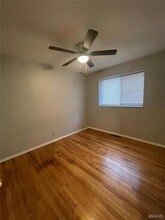 253 Chambers Rd in St. Louis, MO - Foto de edificio - Building Photo