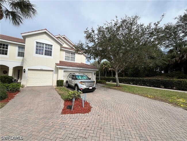 884 Hampton Cir in Naples, FL - Building Photo - Building Photo