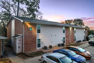 800 Bellshire Apartments in Conroe, TX - Foto de edificio - Building Photo