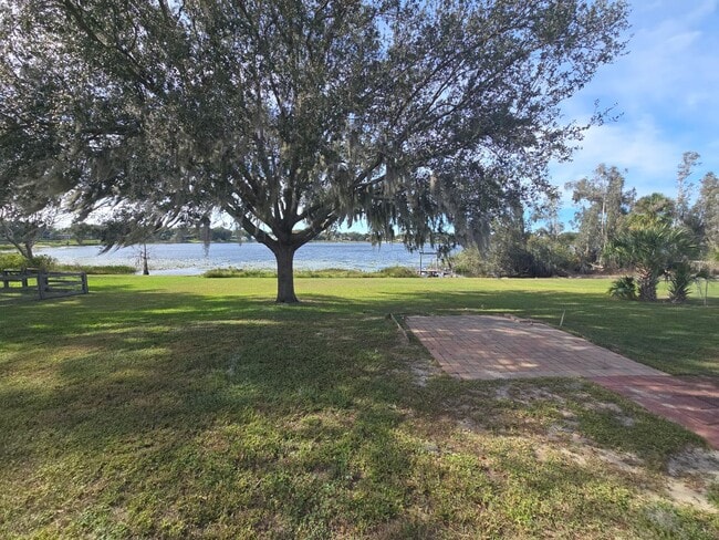 1398 Lucerne Loop Rd NE in Winter Haven, FL - Building Photo - Building Photo
