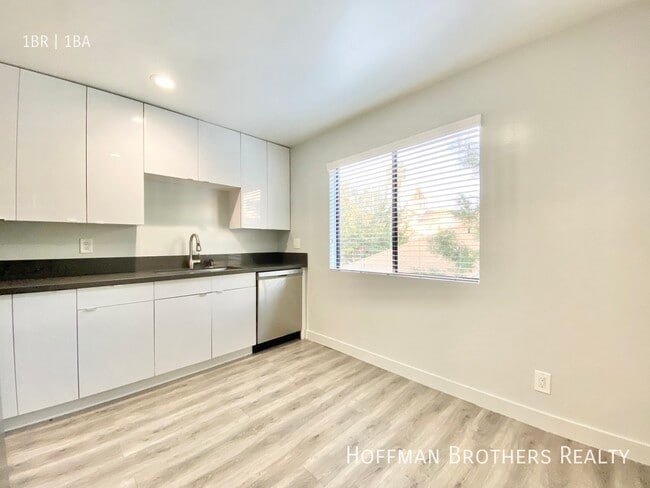 1535 N Kenmore Ave in Los Angeles, CA - Foto de edificio - Building Photo