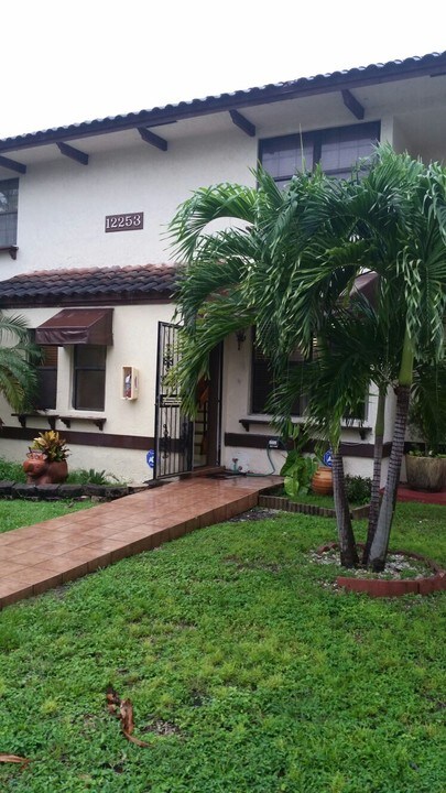 12253 SW 16th Terrace in Miami, FL - Building Photo