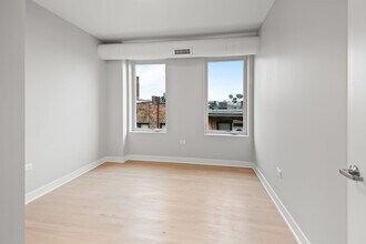 4637 N Ashland Ave in Chicago, IL - Foto de edificio - Building Photo