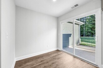 203 W Point Dr in Clarksville, TN - Building Photo - Building Photo