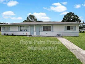 123 Gordon Ave S in Lehigh Acres, FL - Building Photo
