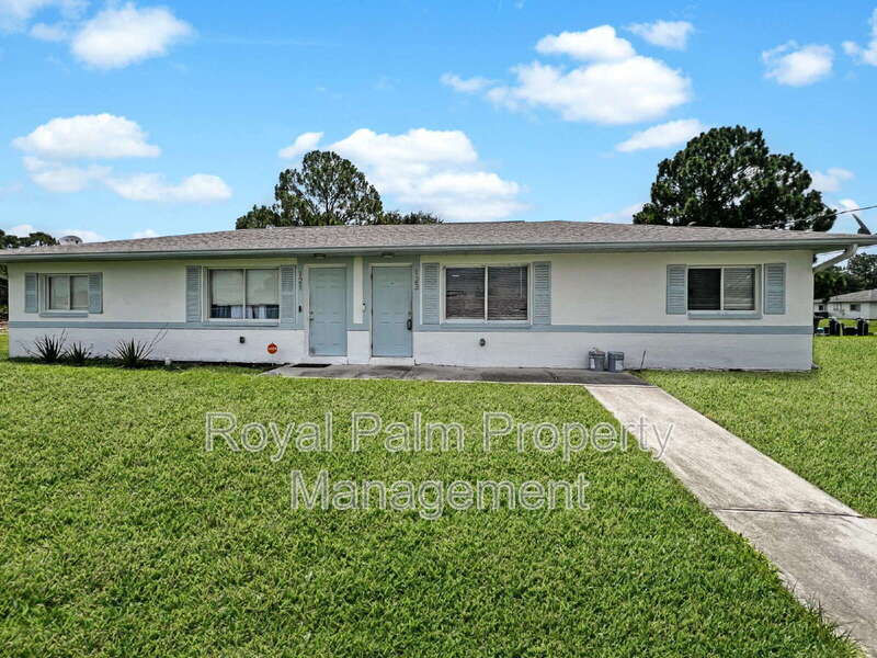 123 Gordon Ave S in Lehigh Acres, FL - Building Photo