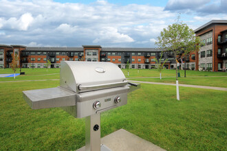 Courtyard Apartments in Zimmerman, MN - Foto de edificio - Building Photo