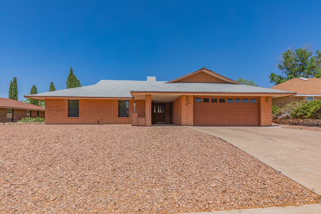 275 Eagle Loop in Alamogordo, NM - Foto de edificio