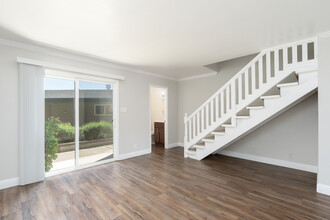 Park Tower in Castro Valley, CA - Building Photo - Interior Photo